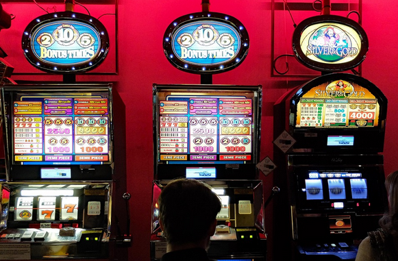The Difference Between 3 Reel and 5 Reel Slot Machines